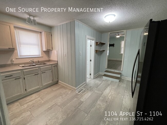 Building Photo - 1104 Apple St Unit 1104
