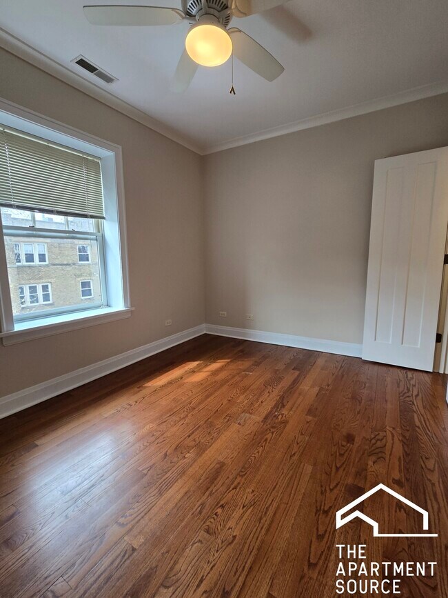 Photo - 2704 W Ainslie St Apartments Unit 3