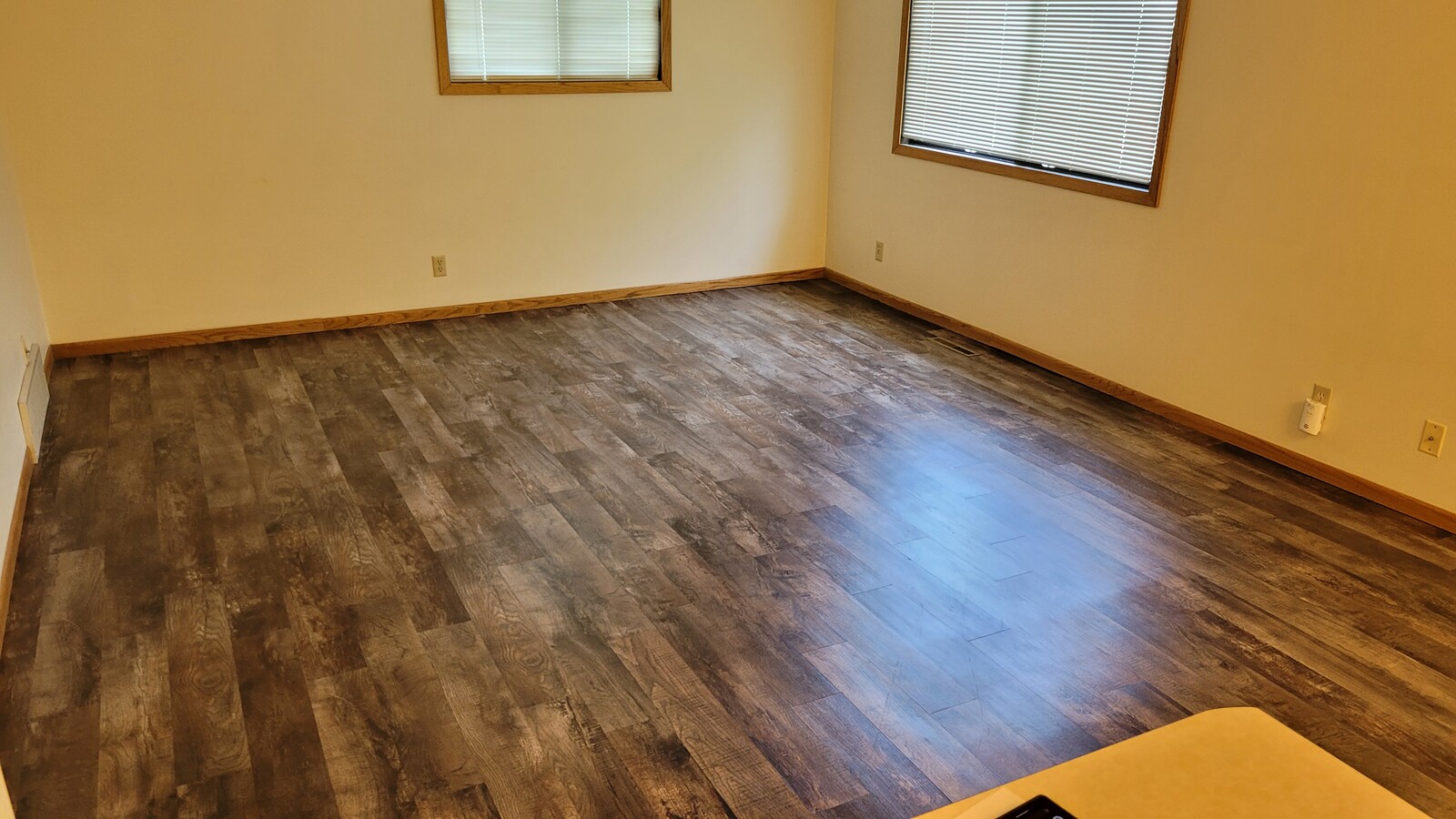 Living Room - 606 Walden Ct Apartments