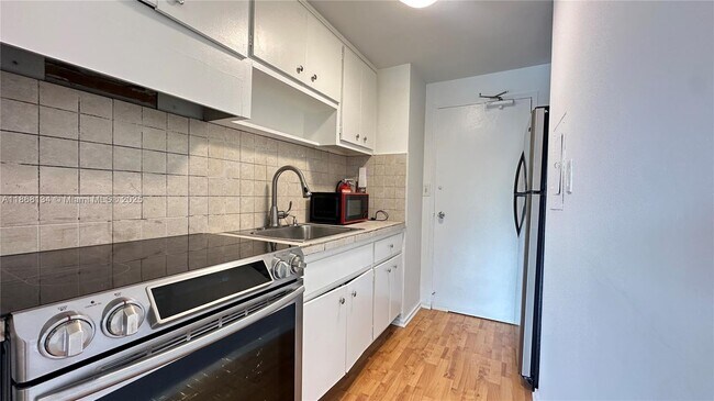 Photo - 880 NE 69th St Unidad 3J
