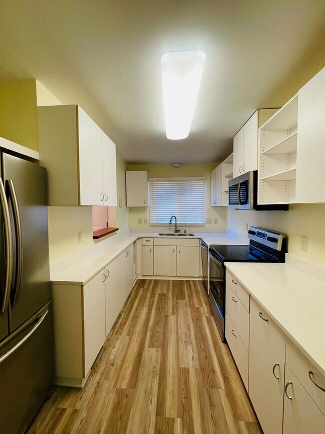 Photo - A Beautiful Updated End Unit Townhouse in ...