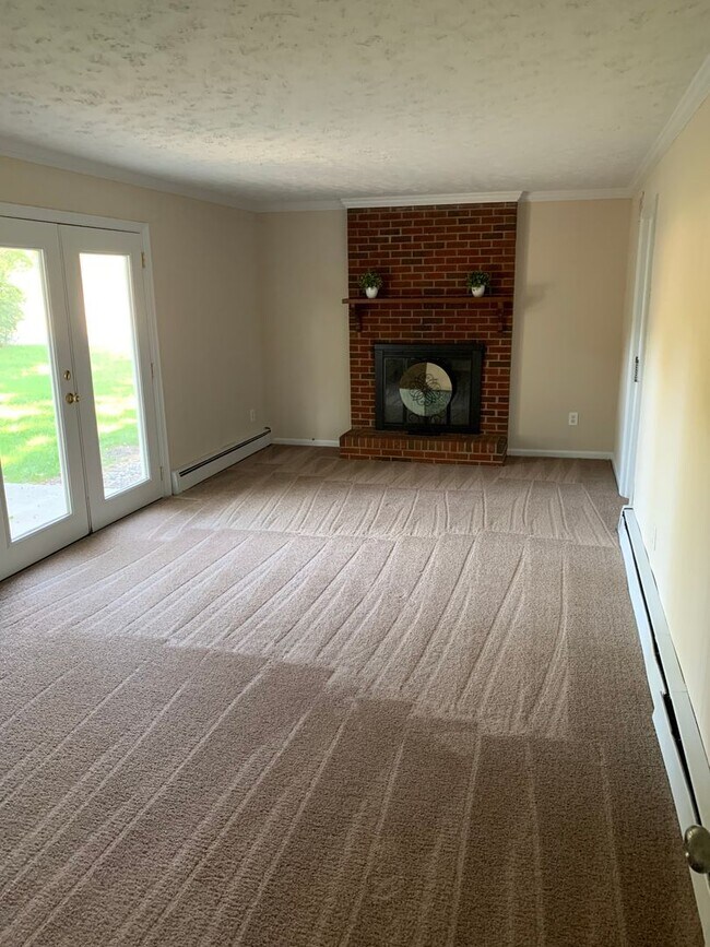 Trilevel home with two car garage House Rental in Colonial Heights