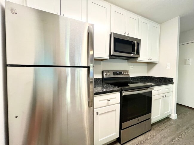 Photo - Renovated Pet-Friendly STUDIO with Full Kitchen & Bath - Water & Garbage Included! Unit A