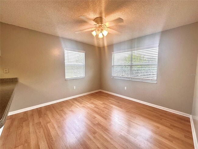 Photo - 1649 Selkirk Dr