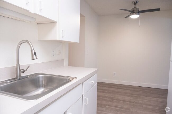 Building Photo - Classic Charm in an Irvington Flat! Unit CI1903 Rental