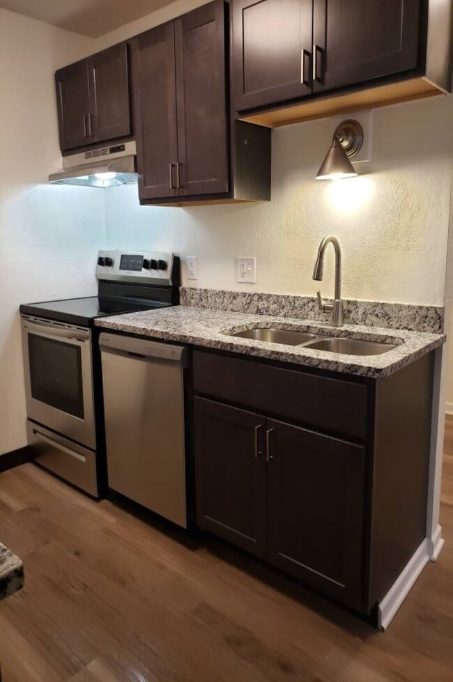 Photo - Coopers Court