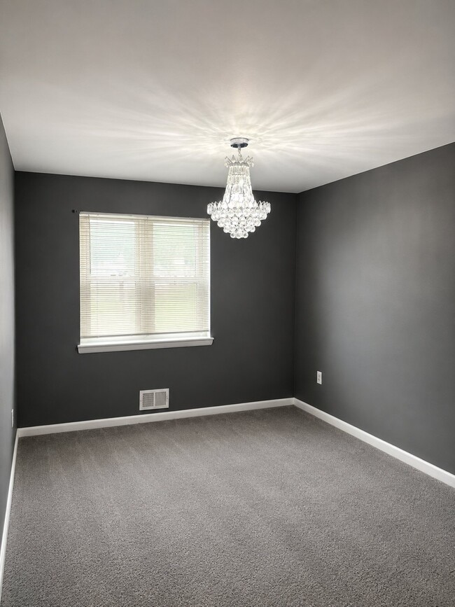Photo - 4821 Williston St