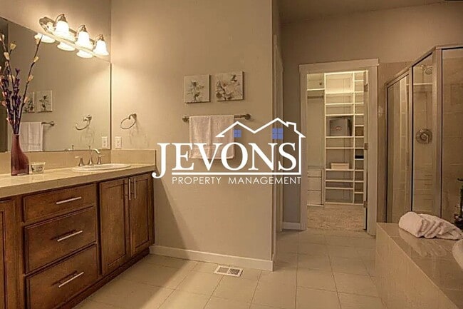 Photo - 1399 NE Hickory Ln