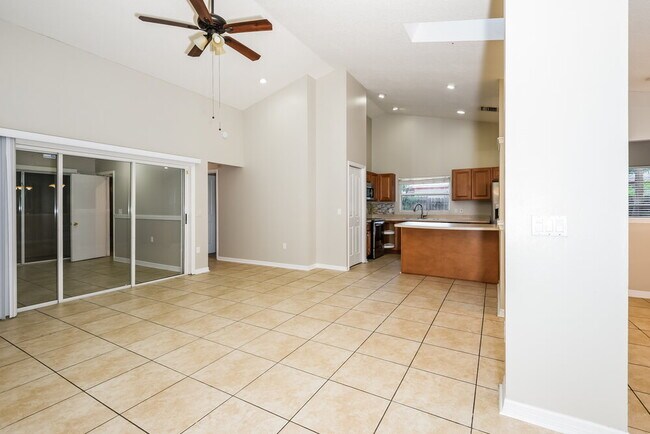 Photo - 317 Ridgewood St