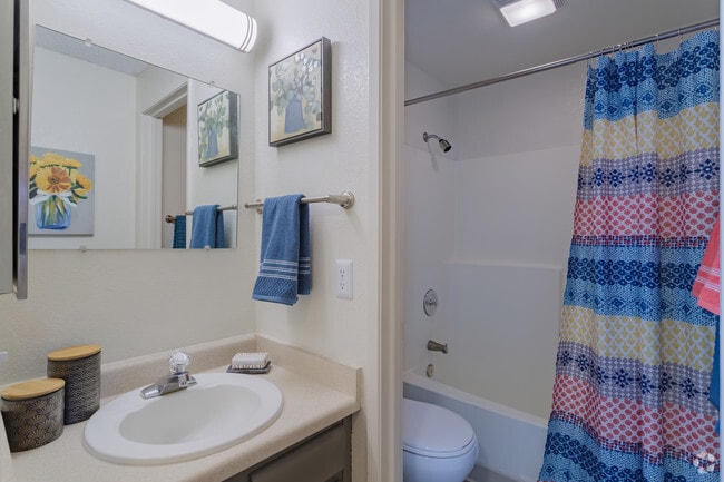 3BR, 1.5BA - 1,085 SF