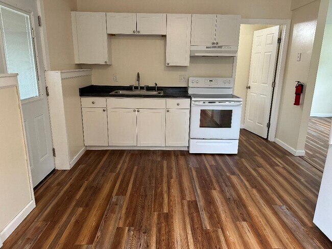 Photo - 155 Sandhill Rd Apartments Unit 4