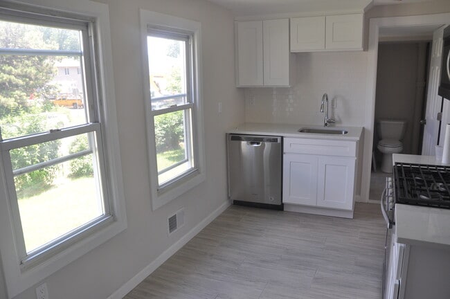 Kitchen - 138 Grove St House