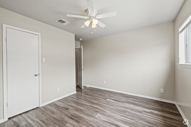 2BR, 1.5BA - 1,000SF - 2nd Bedroom
