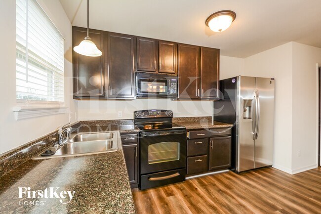 Photo - 104 Shire Dr