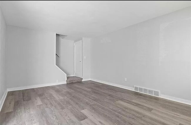 Photo - 118 Macfarlane Dr