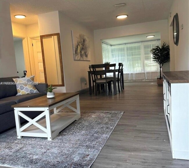 Photo - 2500 NE 181st St