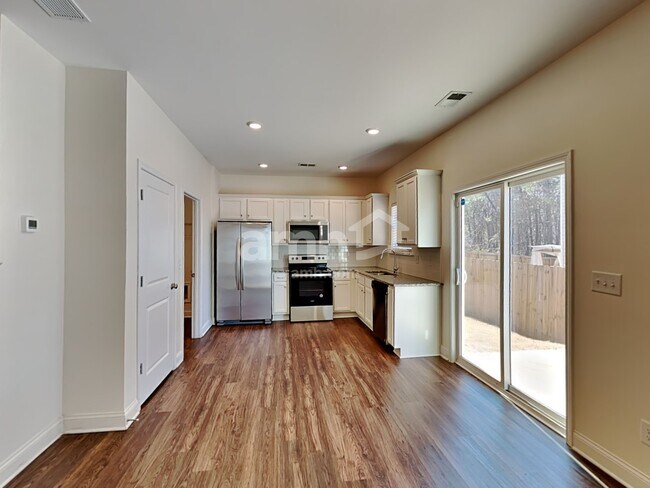 Photo - 8141 Willowbank Way