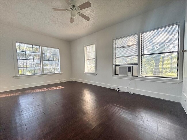 Building Photo - 3312 Oak Springs Dr Rental