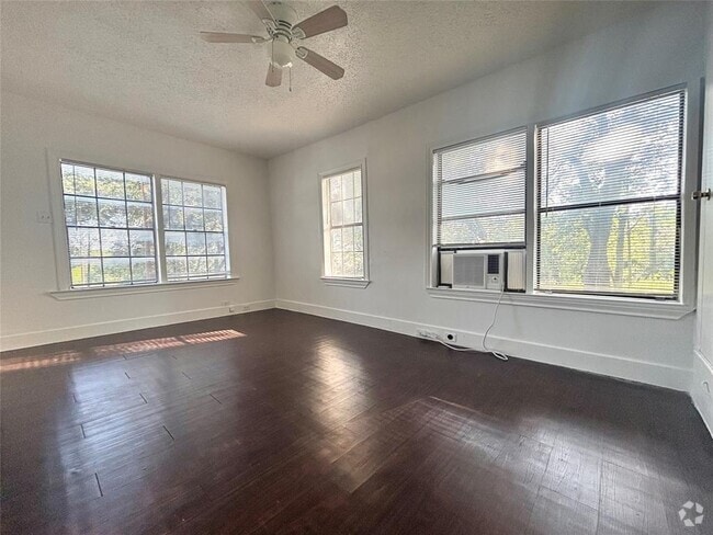 Building Photo - 3312 Oak Springs Dr Rental