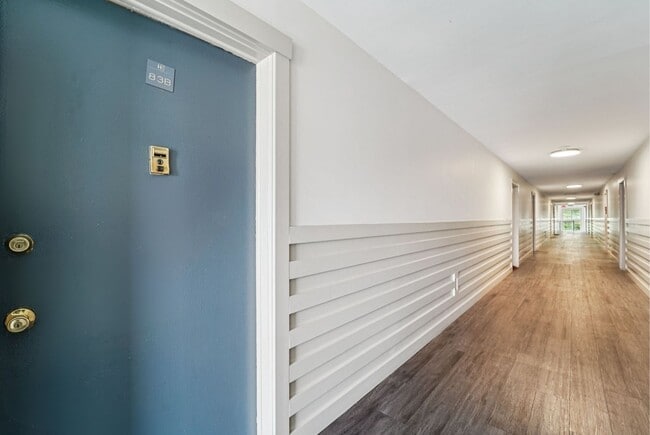 LR-Hallway