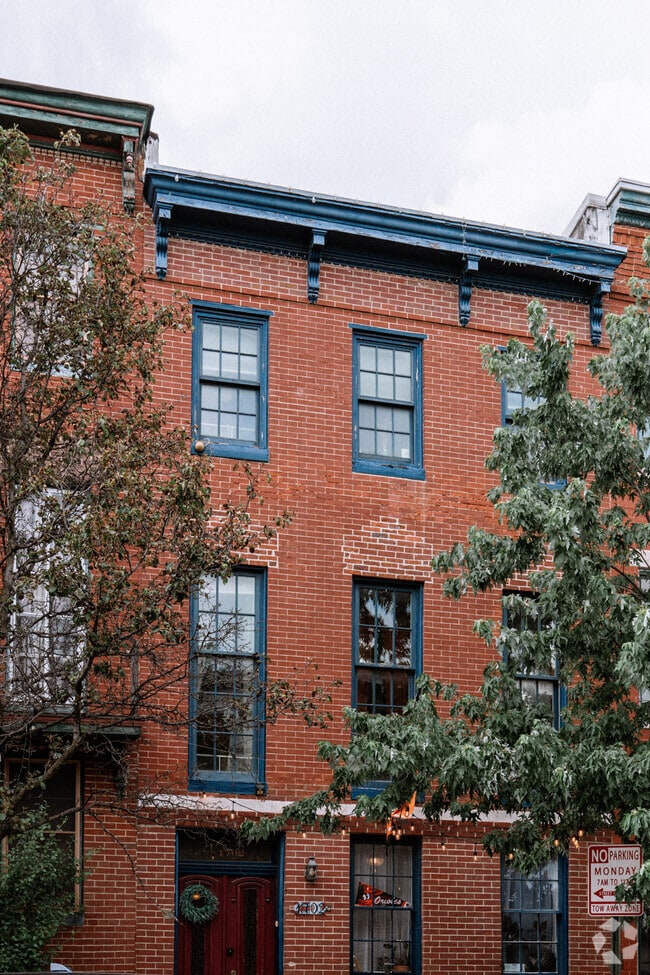 Building Photo - 1702 Hollins St Rental