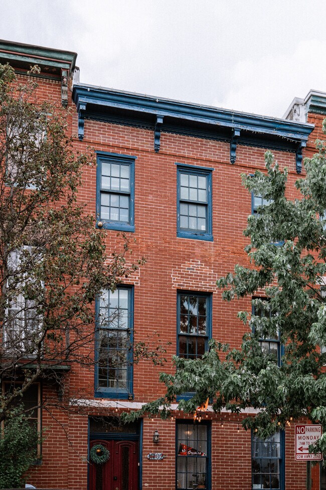 Building Photo - 1702 Hollins St Rental