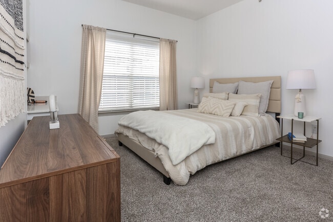 2BR, 2BA - 958SF - Primary Bedroom