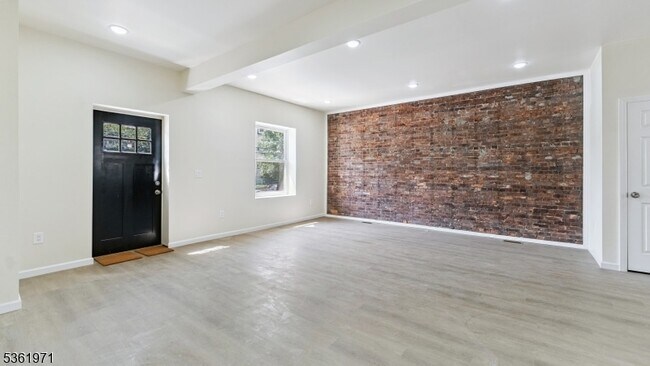 63 N 7th St Unit 1