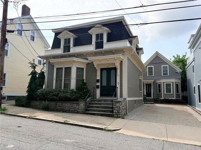 Building Photo - 117 Sheldon St Unit 1