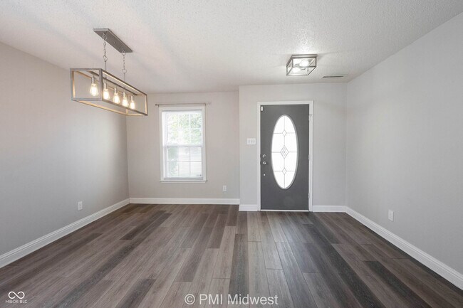 Photo - 859 Runnymede Dr