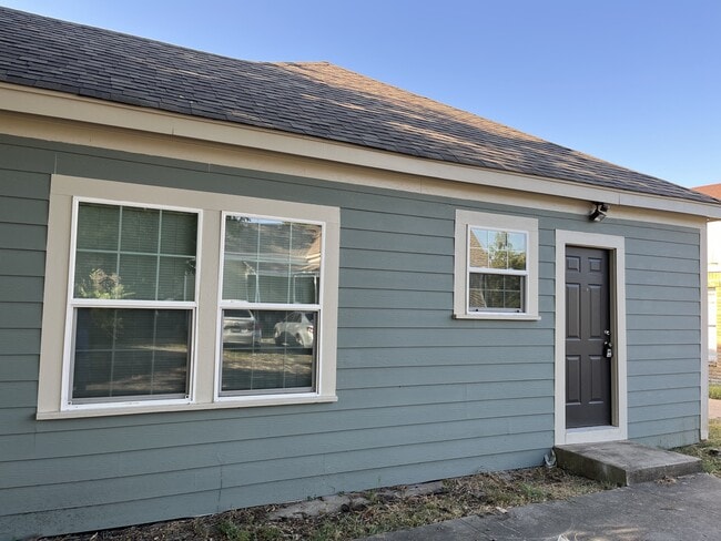 Photo - 1512 Live Oak St
