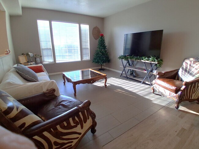 Photo - 609 N Seven Peaks Blvd