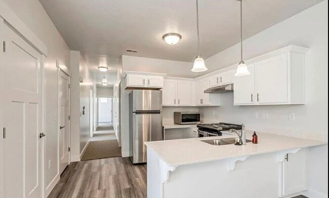 Building Photo - 532 N 360 W Unit H532