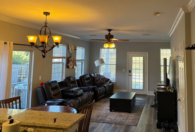 Photo - 502 Myers Park Ln