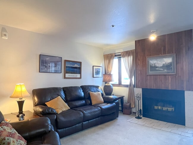 Photo - 380 E 11th Ave