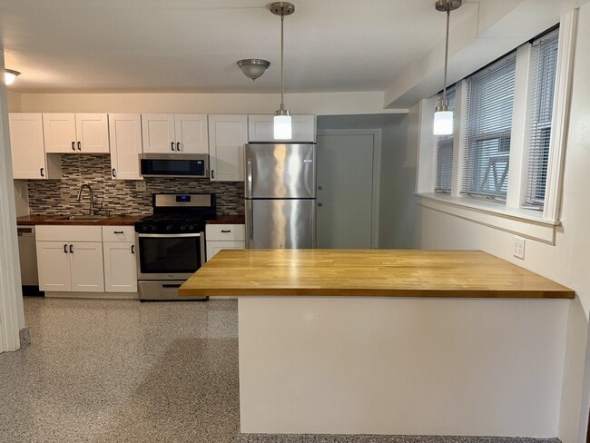Photo - 5010 W Grace St Unit BSMT B