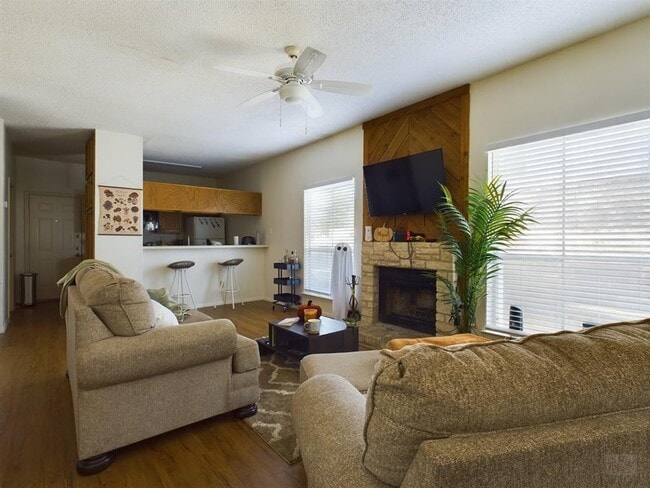 Photo - 2313 Longview St Unit 102