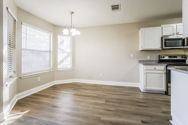 Photo - 809 Bushmills Ct