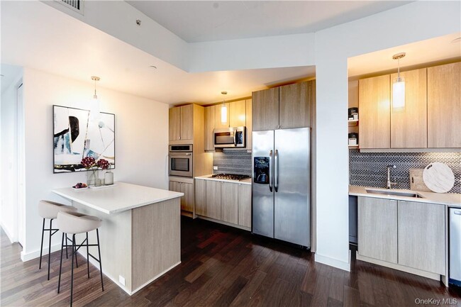 Photo - 250 Central Park Ave Unidad 3I