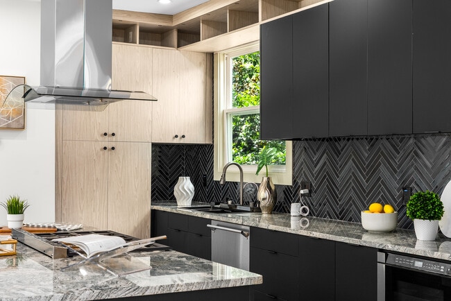 Photo - 335 Eureka Dr NE