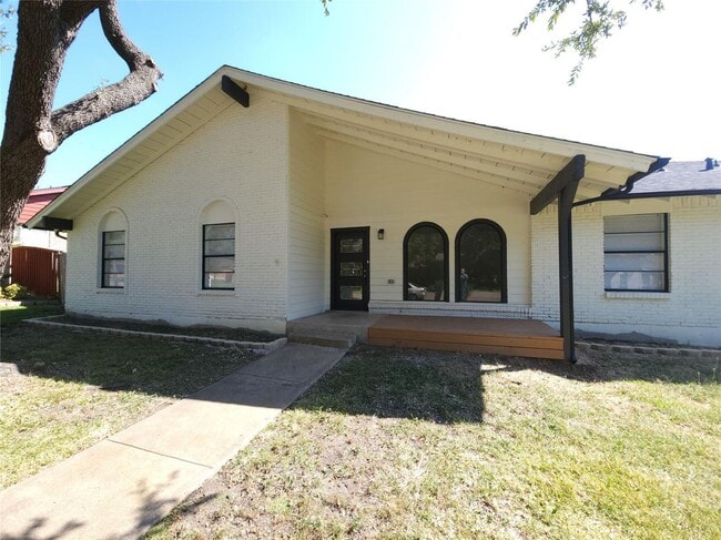 Photo - 1502 Hiawatha Way