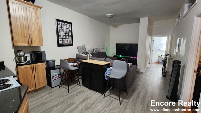 Photo - 12 Aberdeen St Apartamentos Unidad 3 BED 1.5 BATH Kenmore