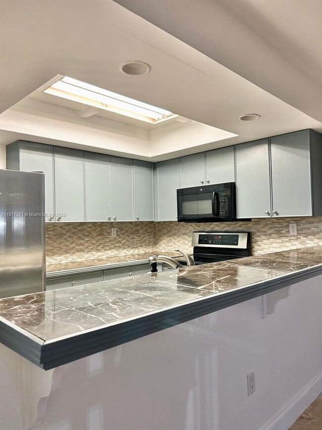 Building Photo - 701 NW 19th St Unit 304 Rental