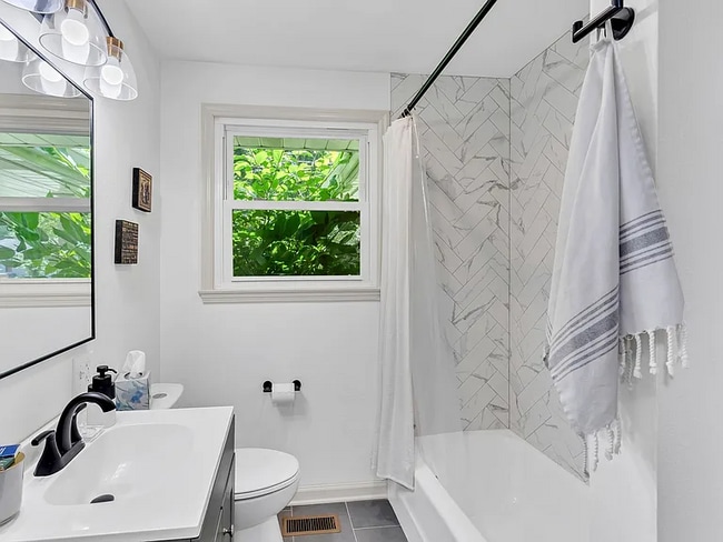 Photo - 457 Ewing Ln