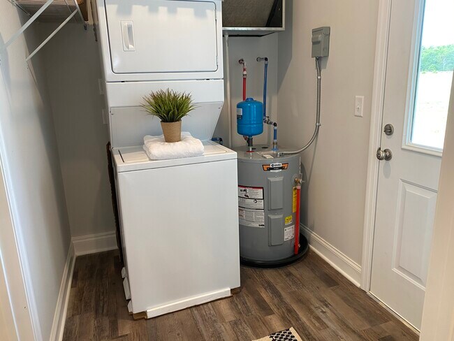 Photo - Creekside Apartments