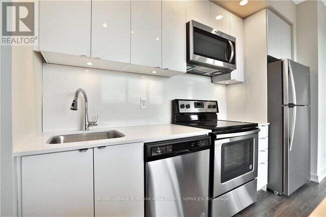 Photo - 5240 Dundas St