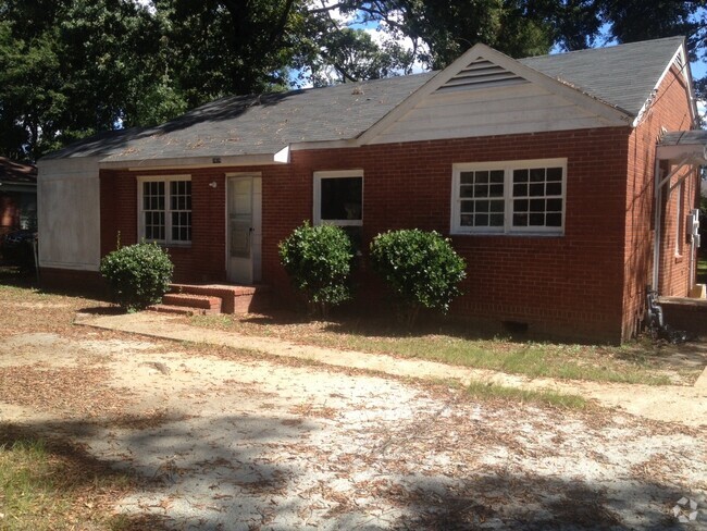 Building Photo - **AVAILABLE NOW**2 or 3 Bedroom / 1 Bathro... Rental