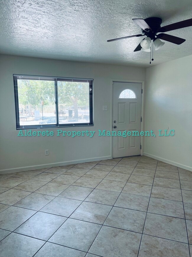 Photo - 208 Cromwell Ave SE