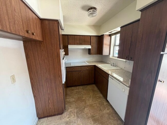 Photo - 5819 Sandhurst Ln