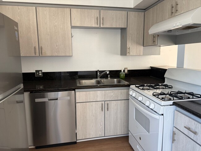 Building Photo - 3228 Honolulu Ave Unit 3